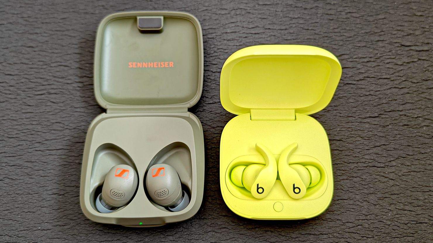 Sennheiser-MomentumSport-BeatsFitPro-1-cnnu.jpg