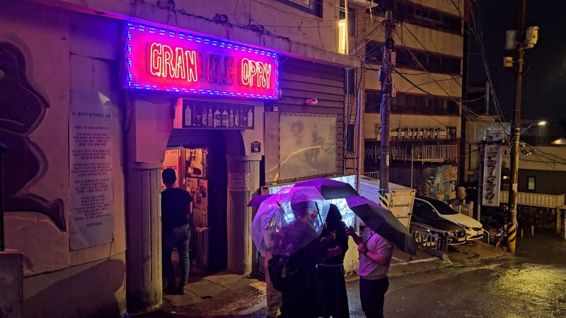 https://media.cnn.com/api/v1/images/stellar/prod/seoulhonkytonk-still1.jpg?c=16x9&q=w_800,c_fill