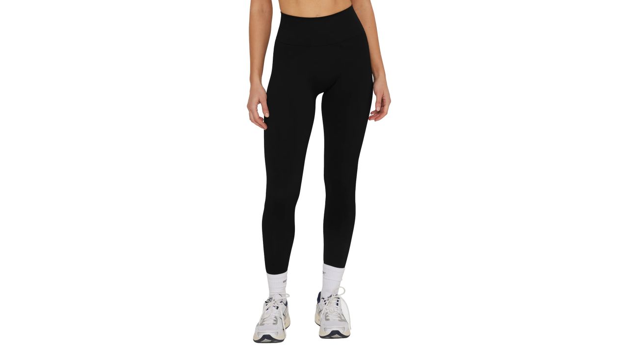 Woman wearing black Set Active Sculptflex Leggings