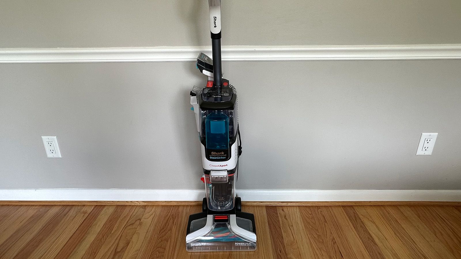 Floor cleaning machines for oil stained floors
