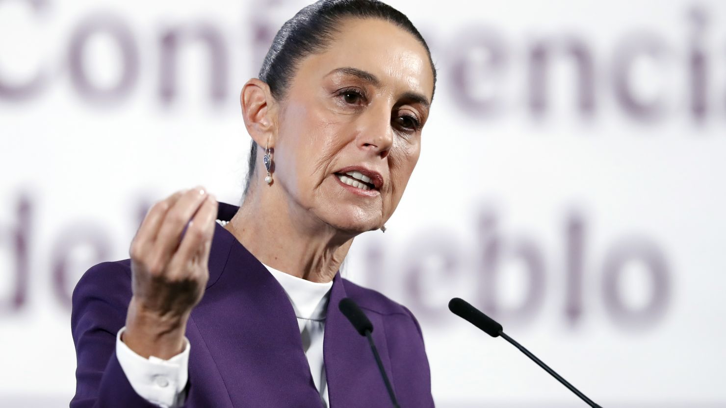 La presidenta de México, Claudia Sheinbaum, anuncia que su conferencia matutina cambia de hora por única vez este jueves | CNN
