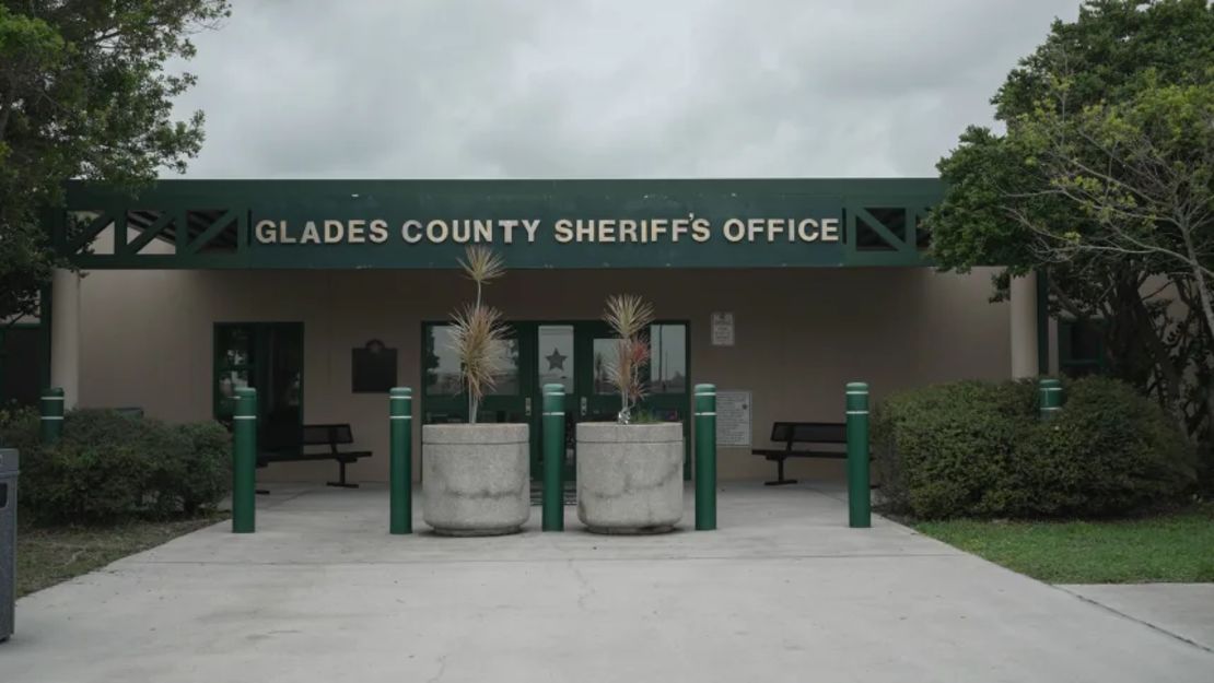 La Oficina del sheriff del condado de Glades dijo que ofrecía una opción de detención “segura y humana”.