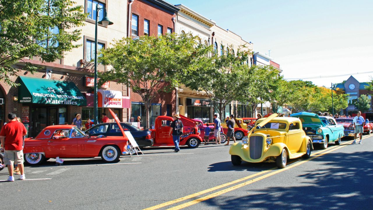 shutterstock_antique-car-show-5982841.jpeg