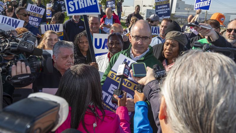 UAW closing in on deals with both GM and Stellantis