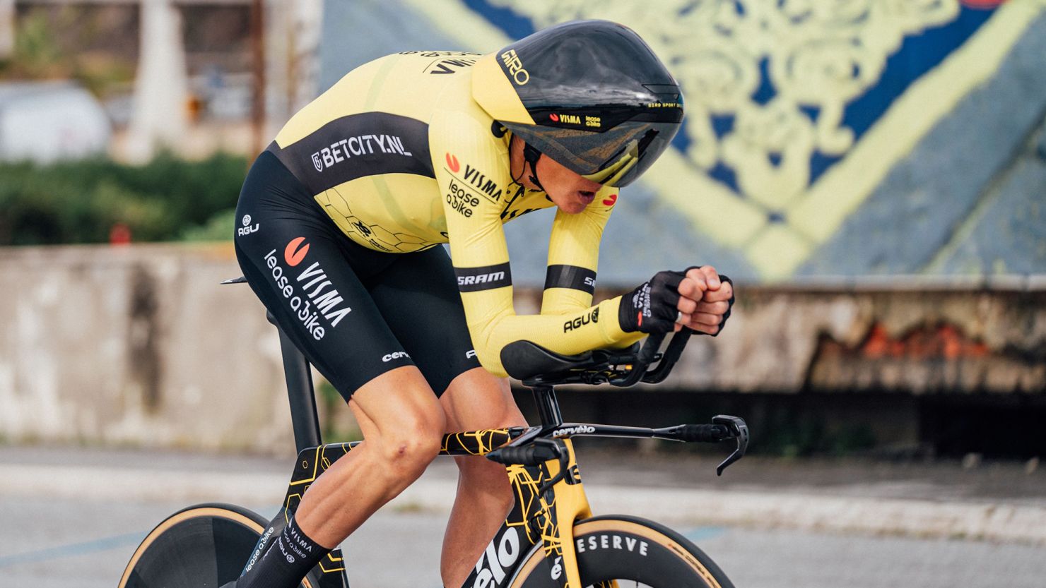 Visma-Lease a Bike rider Robert Gesink wears the team's new helmet at the Tirreno-Adriatico this week.