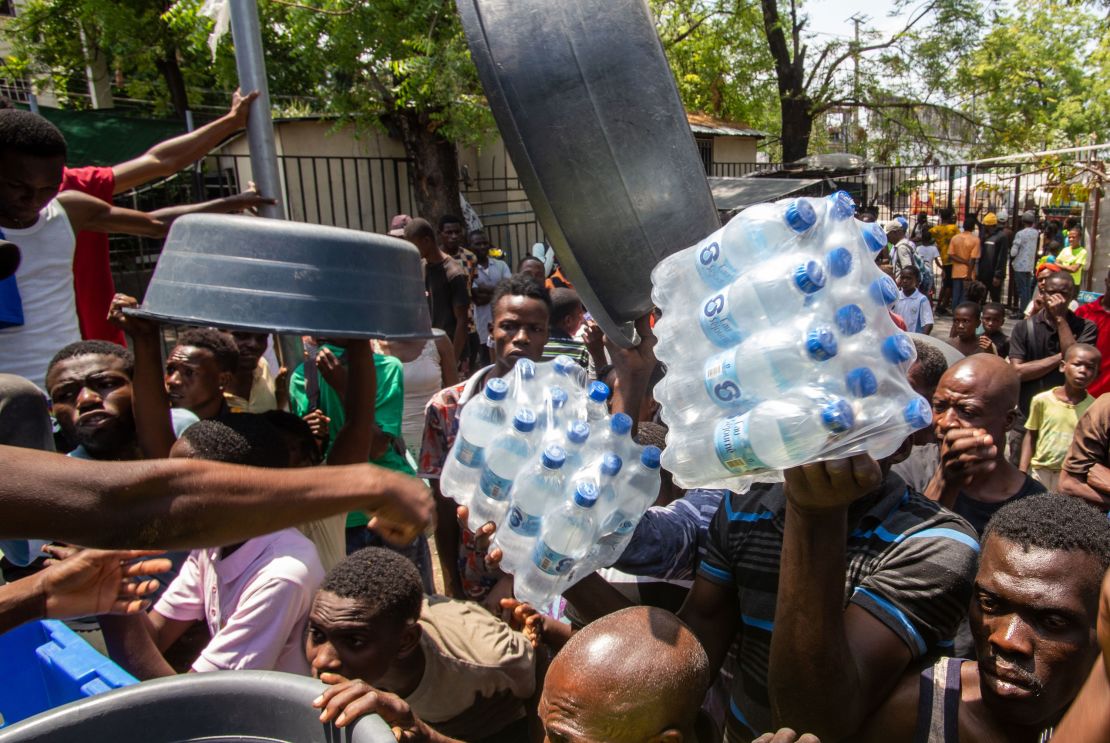 Haitian citizens try to get goods at Liceo Marie Jeanne shelter in Port-au-Prince, Haiti, 21 March 2024.
