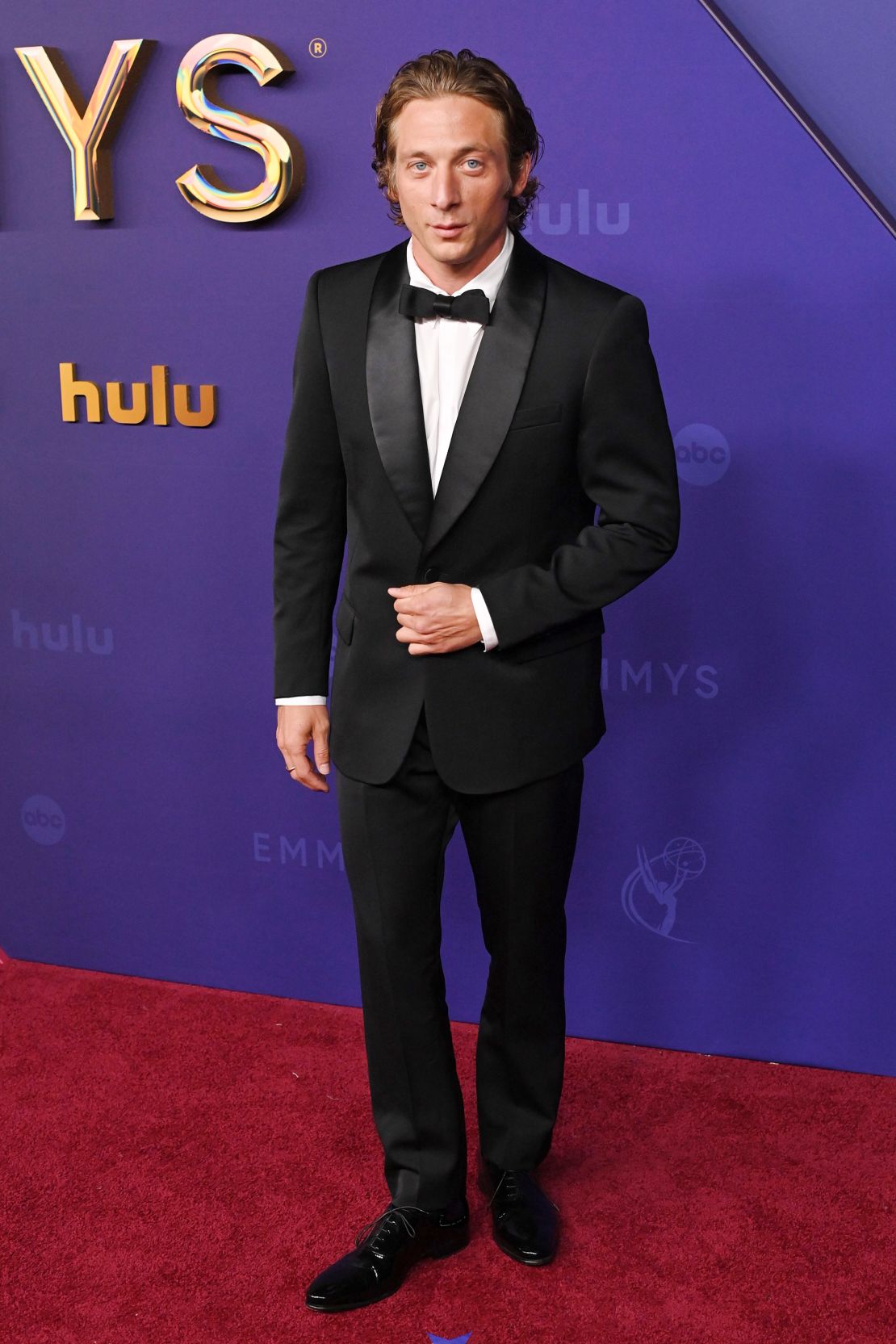 Jeremy Allen White kept things suave and simple in a Calvin Klein tuxedo.