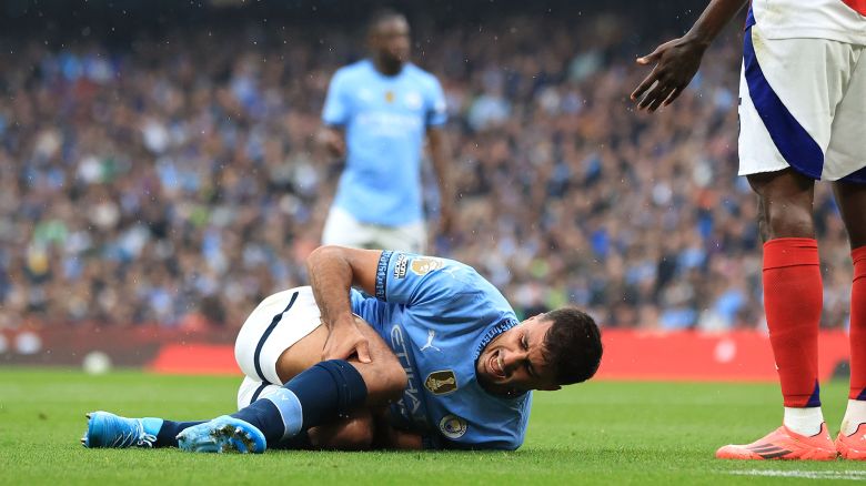Ballon d'Or contender Rodri is injured in a collision with Thomas Party of Arsenal leading to his substitution.