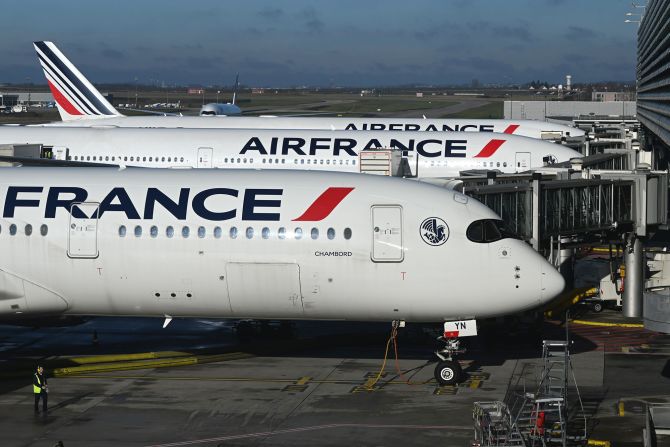 <strong>8. Air France: </strong>The French flag carrier came in eighth place in the World's Best Airline Awards and was also named Best Airline in Western Europe, the World's Best First Class Comfort Amenities, while its Paris CDG Terminal 2 lounge won the World's Best First Class Lounge Dining award.
