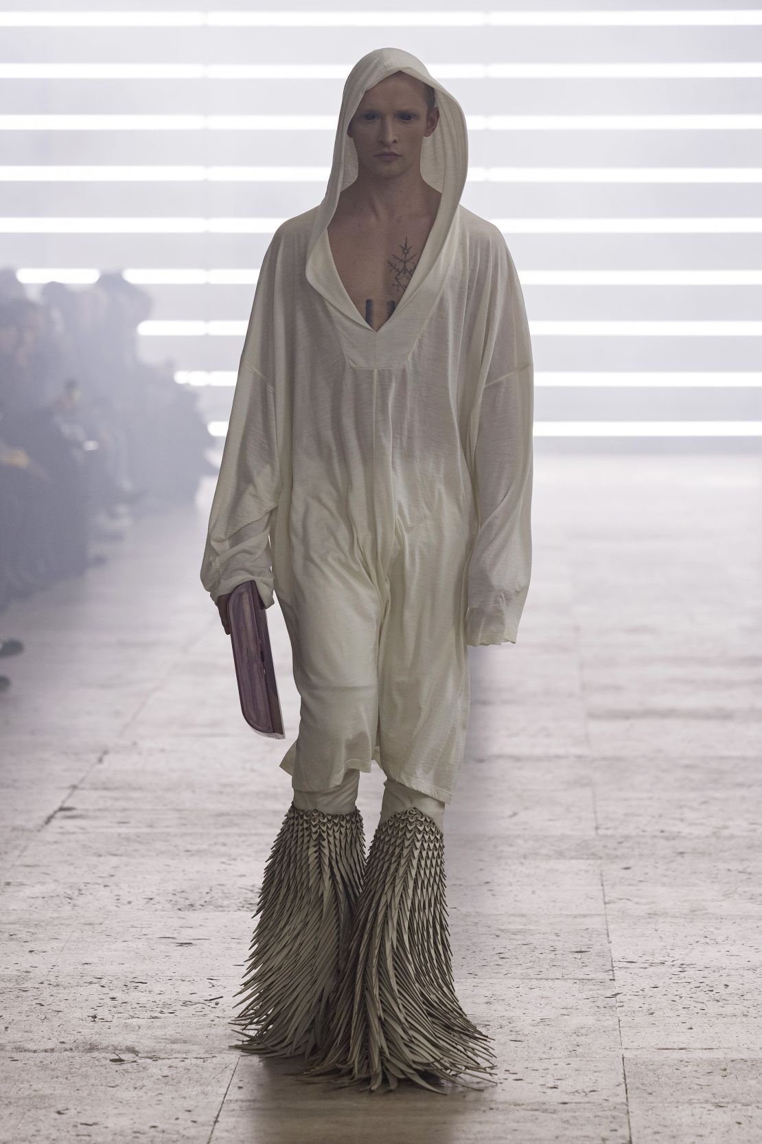 Rick Owens speelde met contrasterende texturen en technieken.