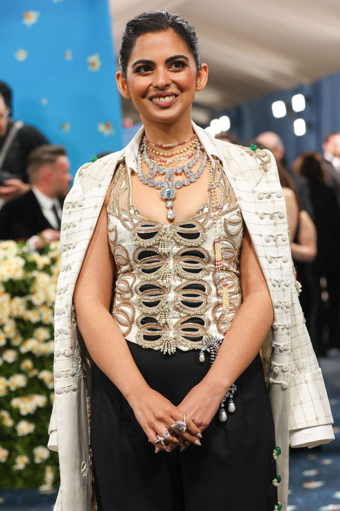 Meanwhile, Isha Ambani's custom-made necklace was inspired by a historic Cartier design, created in the 1930s for Maharaja Digvijaysinhji of Nawanagar.