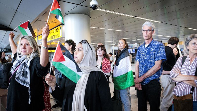 Thousands head to Egypt in bid to break Israel’s Gaza blockade