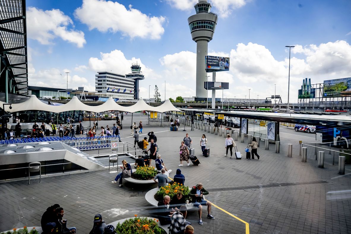 <strong>3. Amsterdam Schiphol: </strong>This Dutch airport climbed one place in the ranking this year, from No.4 to No. 3.
