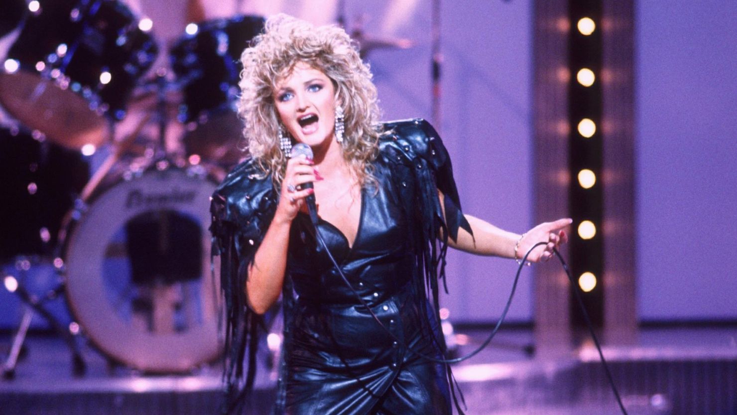 Singer Bonnie Tyler in a 1986 photo.