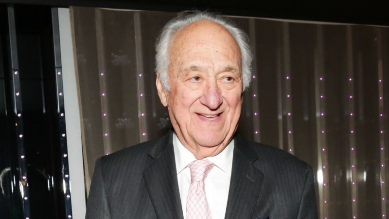 ‘Sopranos’ star Jerry Adler, Broadway backstage vet turned late-in-life actor, dies at 96 | CNN