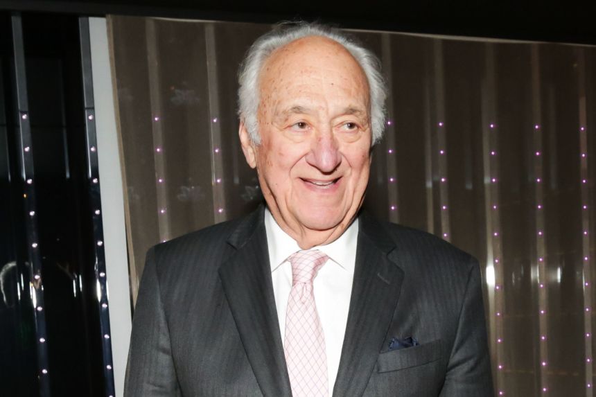 Sopranos' star Jerry Adler, Broadway backstage vet turned late-in-life actor, dies at 96 | CNN