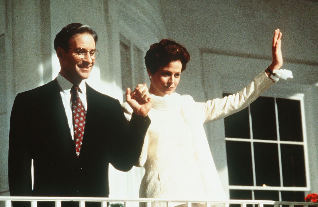 Kevin Kline and Sigourney Weaver in 1993's 