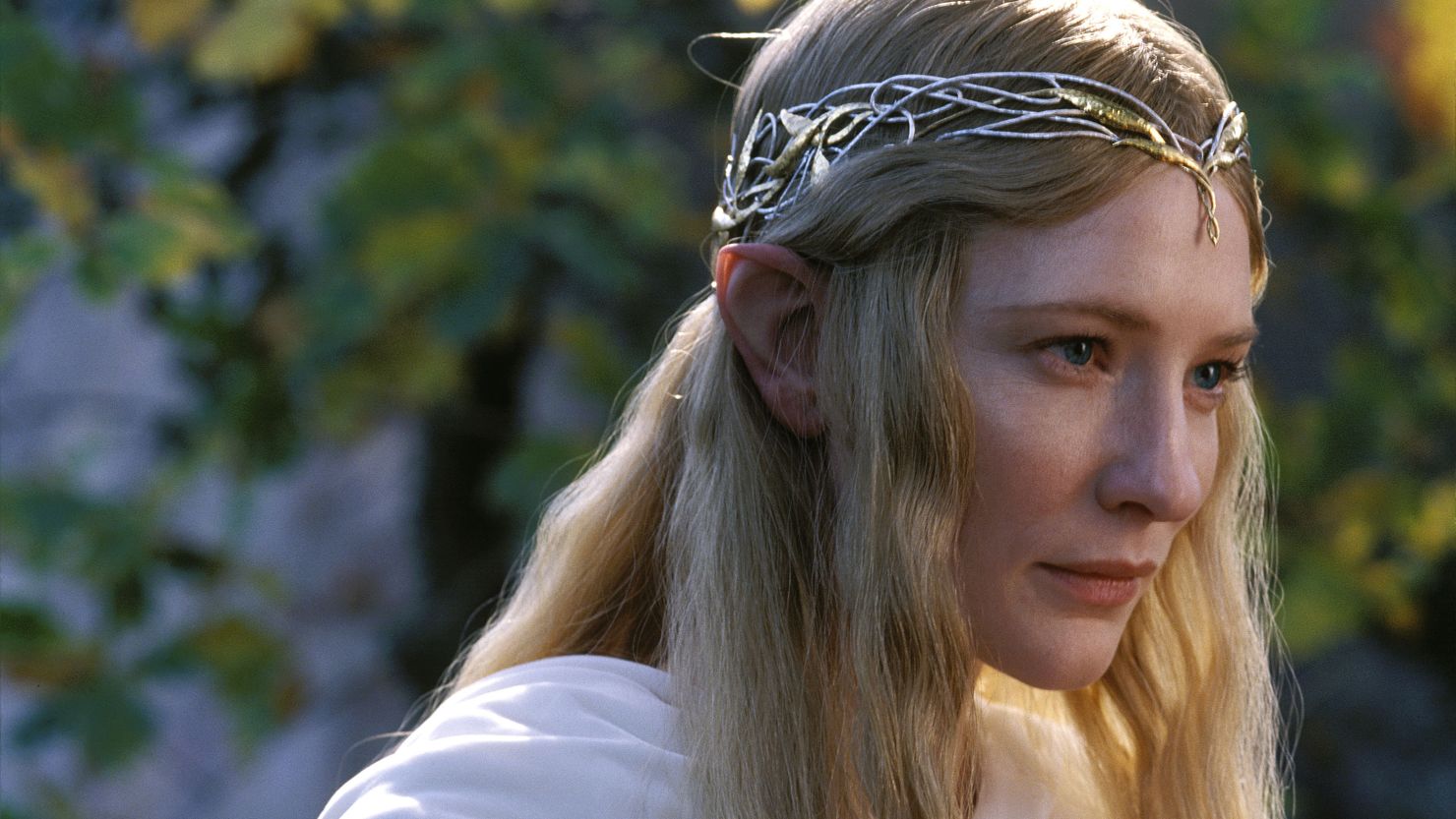 Cate Blanchett trong "Chúa tể những chiếc nhẫn: Hiệp hội nhẫn thần".