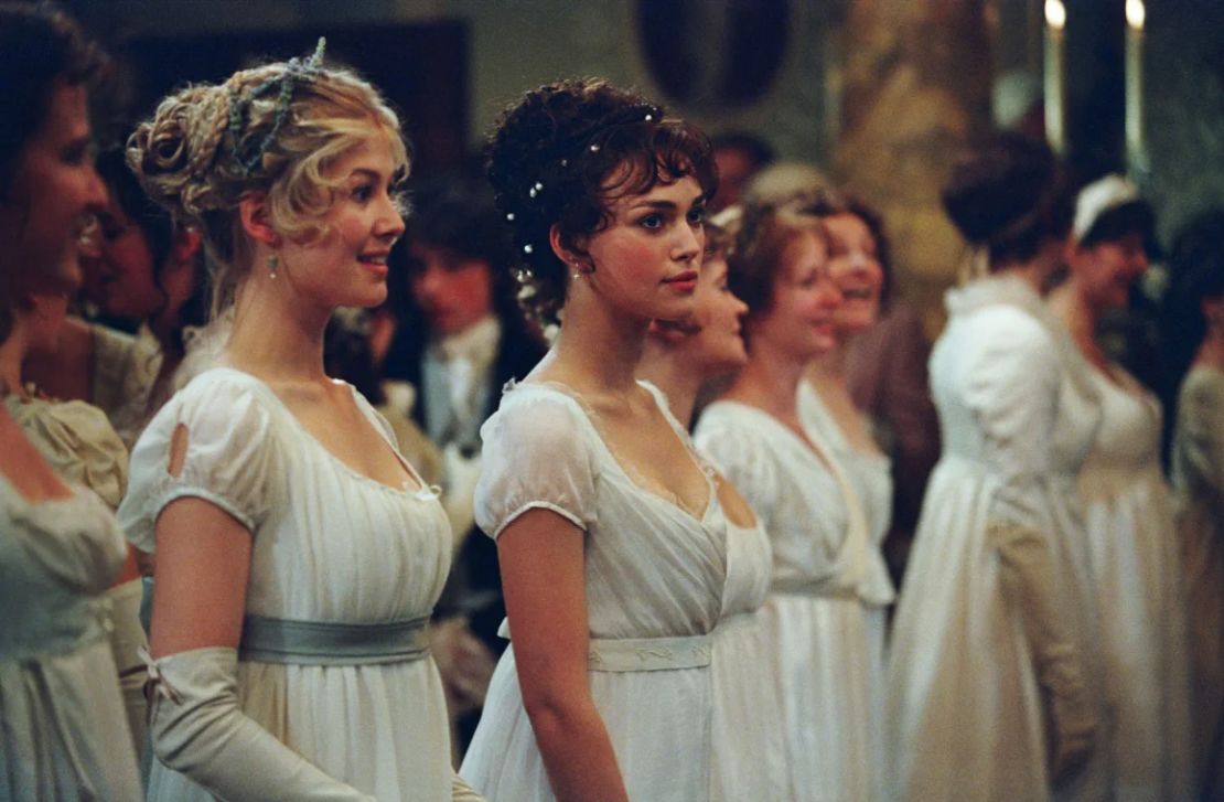 Rosamund Pike interpreta a la hermana mayor, Jane Bennet.