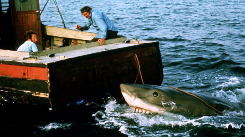 Richard Dreyfuss, Robert Shaw in Jaws - 1975