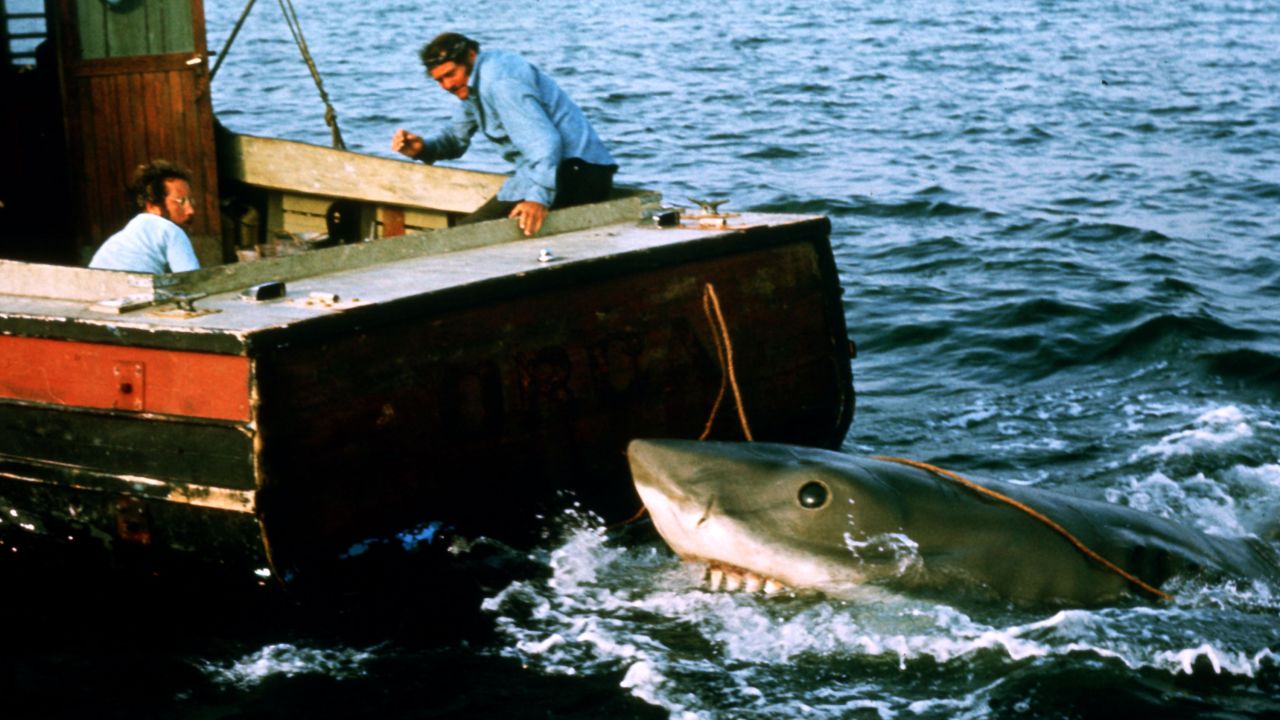 Richard Dreyfuss, Robert Shaw in Jaws - 1975