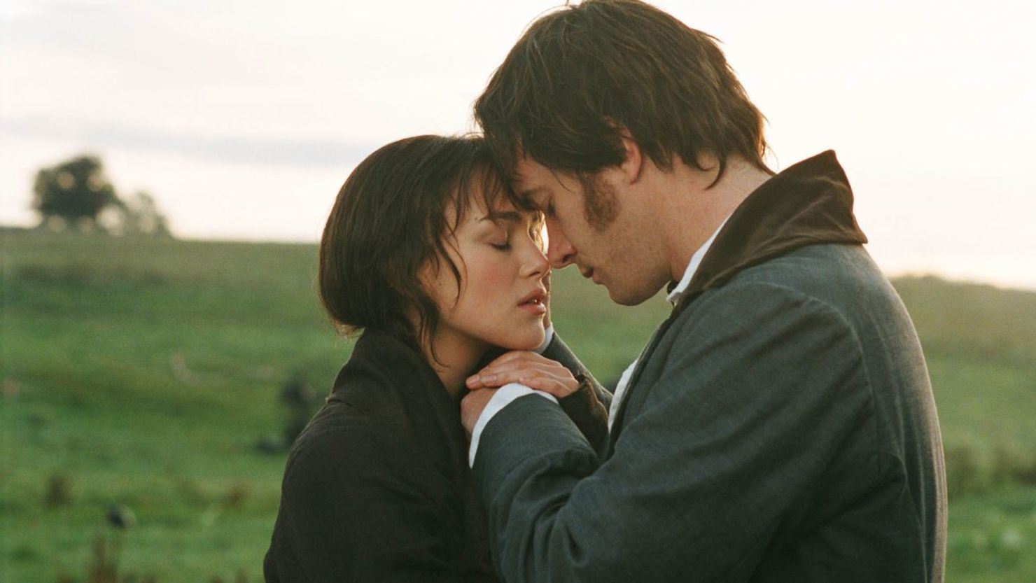 Keira Knightley y Matthew Macfadyen interpretan a Elizabeth Bennet y al Sr. Darcy en "Pride & Prejudice" de Joe Wright de 2005, que cumple 20 años este año.