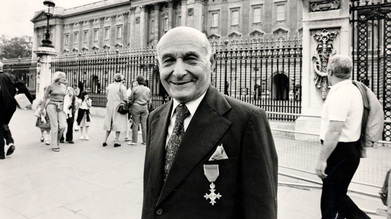 uan Pujol Garcia, who was known as Garbo during WWII, is pictured outside Buckingham Palace in 1984.