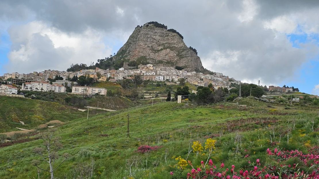 Sutera, una de las localidades donde se venden casas por un euro, se encuentra en el corazón de Sicilia