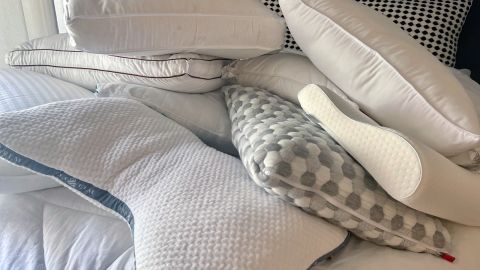 best side sleeper pillow underscored top image