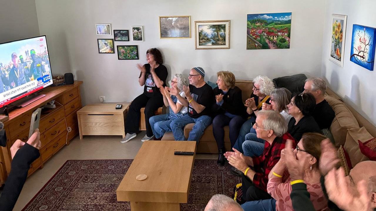 HFR PENDING RELEASE

Friends of American-Israeli hostage Keith Siegel rejoiced as they watched the first images of his release from Hamas captivity stream across their television. 

A dozen friends and community members gathered on Saturday morning at Kibbutz Gezer, where Keith’s brother lives, to be together to witness the moment he is handed over to the Red Cross in Gaza City.