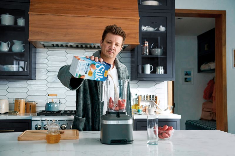 Jeremy Renner does his own crazy stunts in new Super Bowl