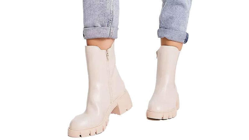 Trending boots outlet