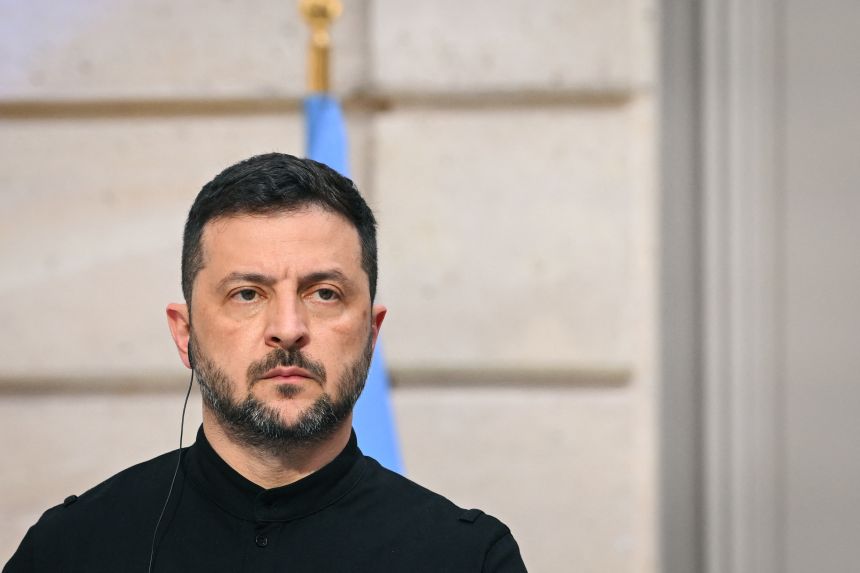 Ukrainian President Volodymyr Zelensky announced that 26 countries are backing security guarantees for Ukraine, speaking at the Elysee Palace in Paris on Thursday.