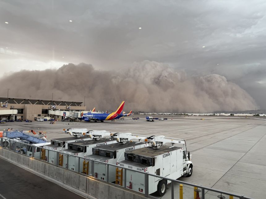 Wall of dust at Sky Harbor airport in Phoenix Monday.