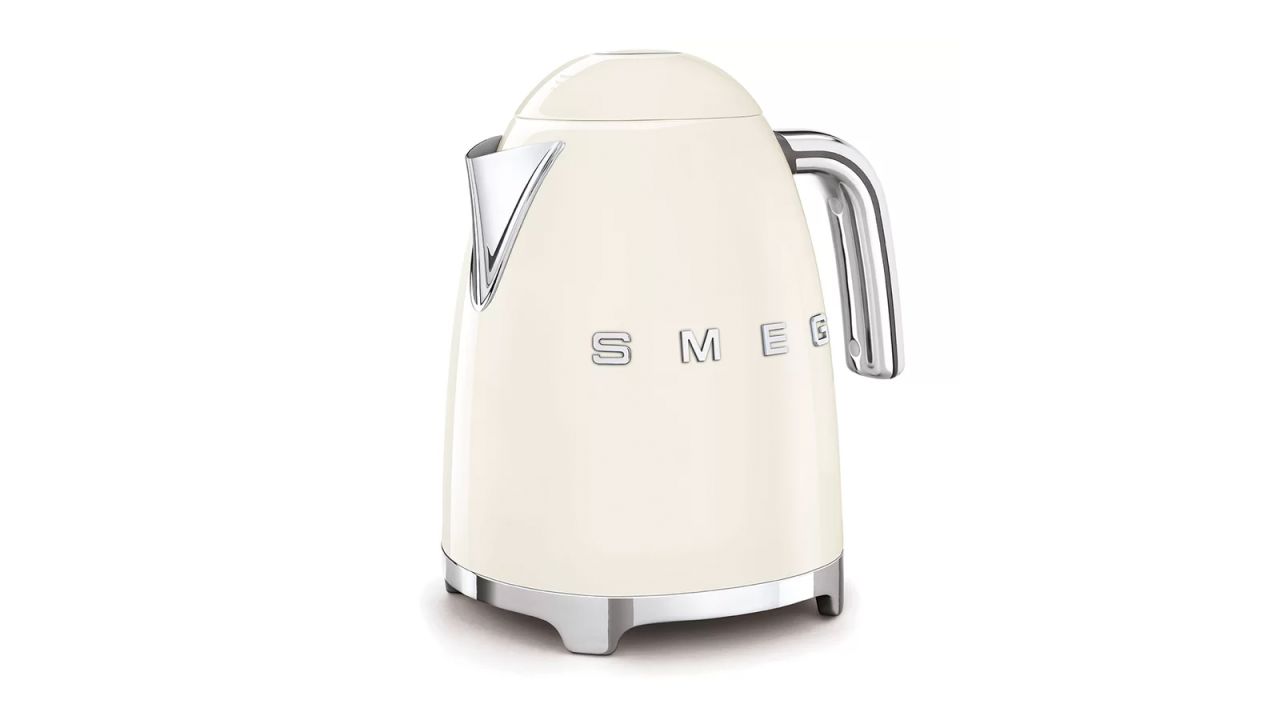 smeg kettle.jpg