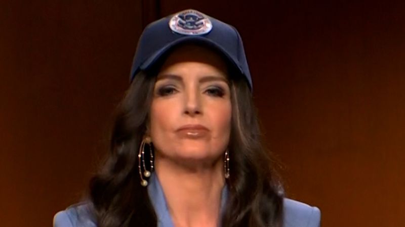https://media.cnn.com/api/v1/images/stellar/prod/snl-tina-fey-verticalthumbnailclean-still002.jpg?c=16x9&q=w_800,c_fill