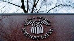 La istración del Seguro Social está implementando nuevas medidas antifraude, que podrían retrasar la recepción de beneficios para algunas personas.