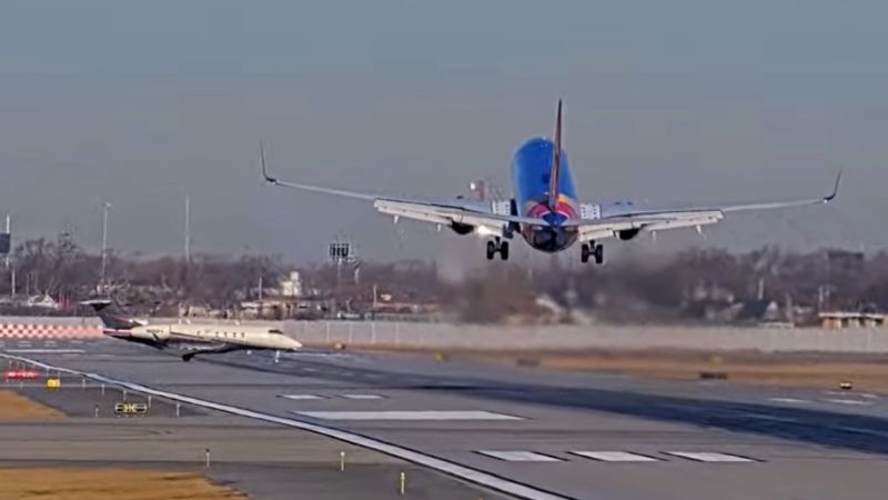 shows planes nearly collide at Chicago airport