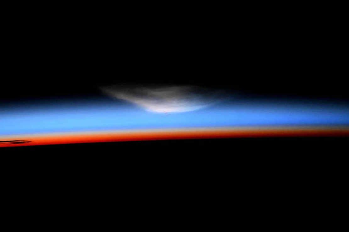 Pettit presencia cómo la Starship 8 de SpaceX, sin tripulación, se rompe en la atmósfera superior y cae de nuevo a la Tierra el 6 de marzo.