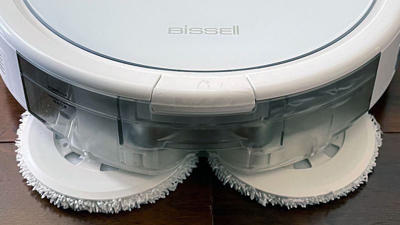 Robot mop outlet vacuum