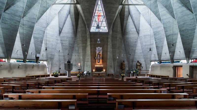 Големи, смели и направени от бетон: Защо тези европейски църкви се противопоставят на традицията