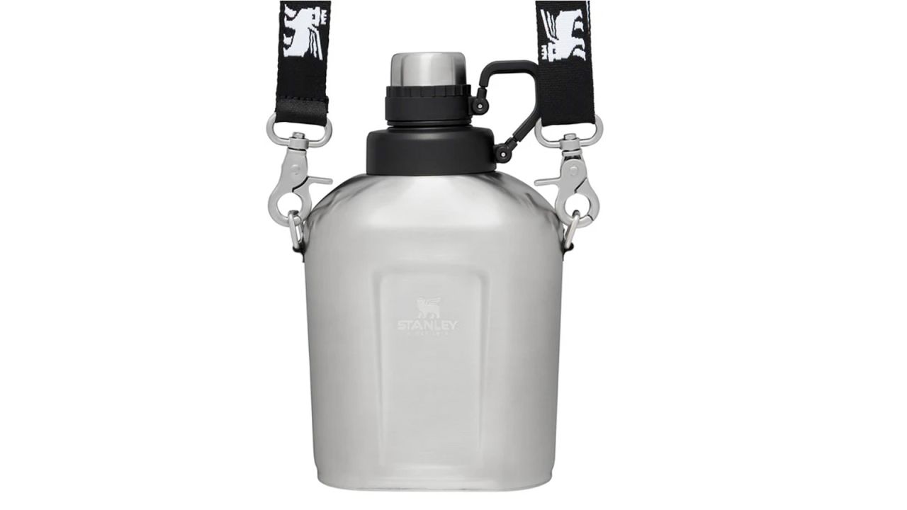 The Legendary Classic Canteen  1 litre by Stanley - Cream