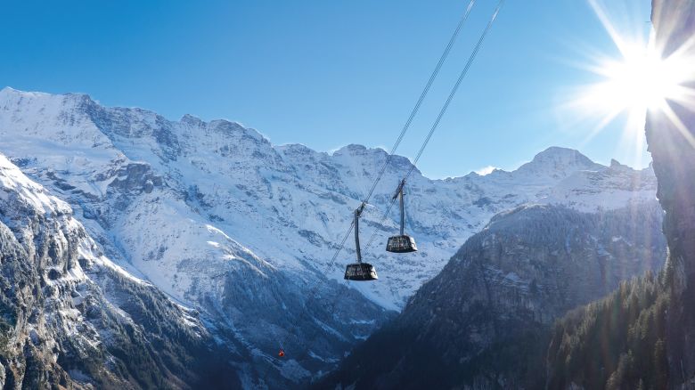 Schilthorn Cableway Ltd is based in Stechelberg and connects the Lauterbrunnen valley from Stechelberg with the car-free mountain villages of Gimmelwald and Mürren