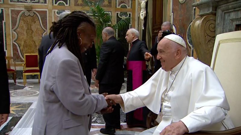 „Молете се за мен… не против!“, казва папа Франциск на звездния състав от световни комици