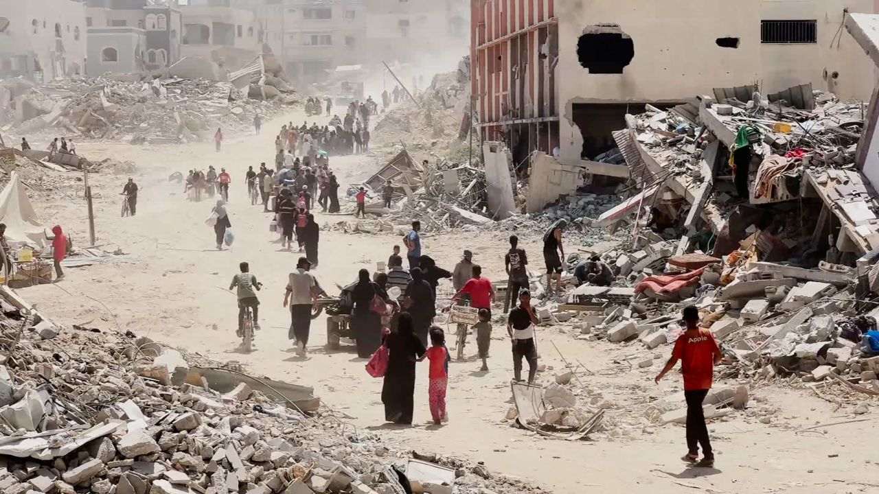 Mass destruction is seen in the eastern parts of Khan Younis, as some families start to return.