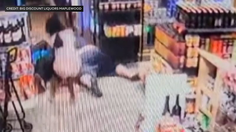 Video: 8-year-old helps dad fight off suspected robber