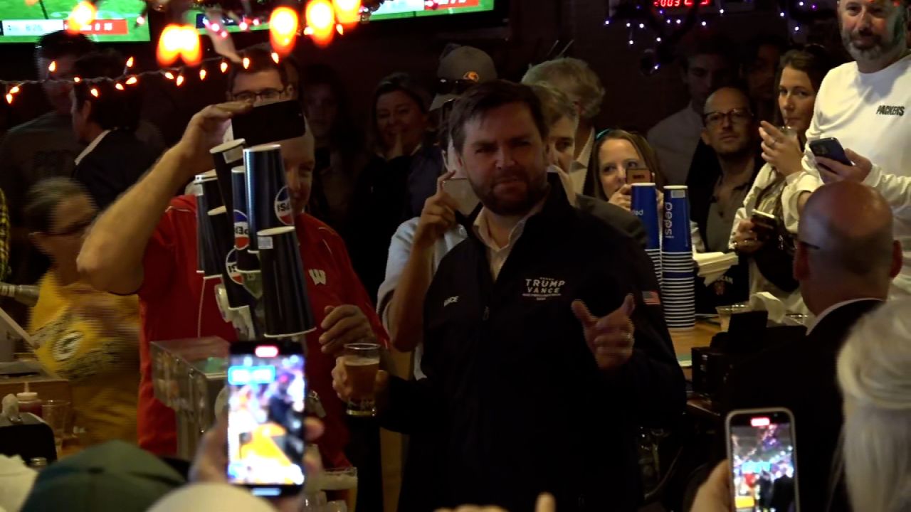 Sen. JD Vance serves beers at a sports bar in Green Bay, Wisconsin, on October 20.