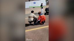 Một video trực tuyến, được CNN định vị địa lý, cho thấy hậu quả của một vụ tông xe bỏ chạy hàng loạt ở Chu Hải, Trung Quốc vào ngày 11 tháng 11 năm 2024.