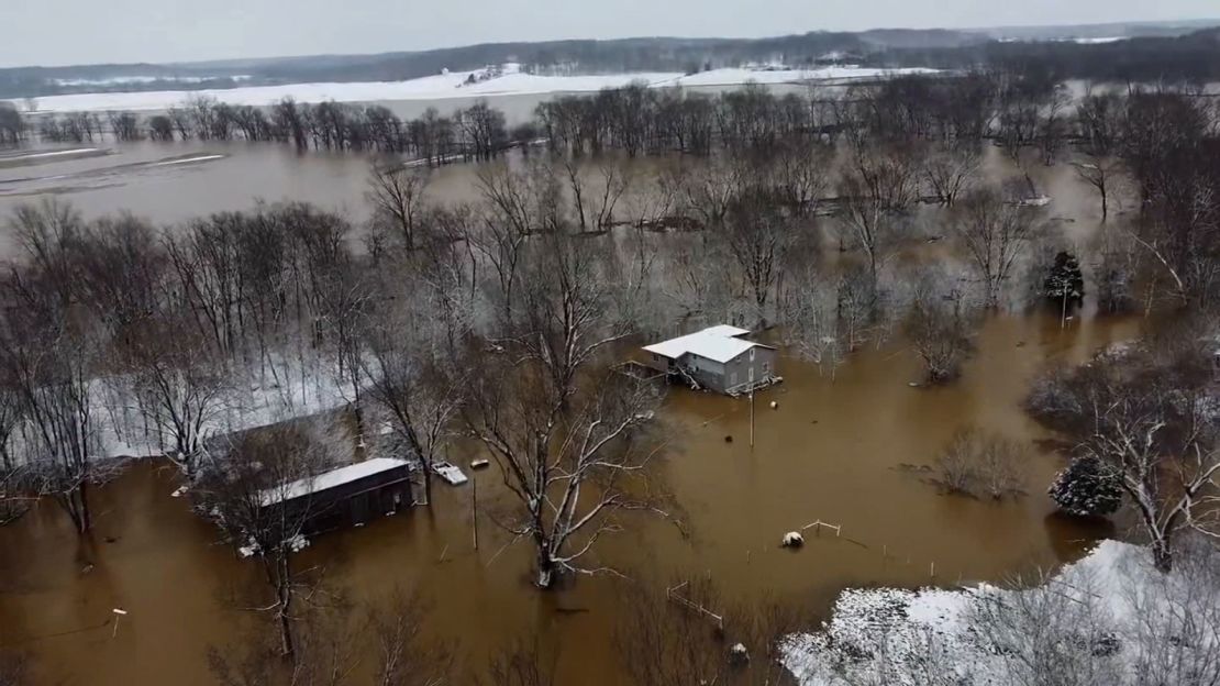 Kentucky in Crisis: Deadly Floods, Arctic Freeze, and Heavy Snowfall Create a Perfect Storm!