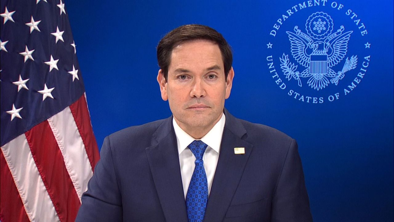 El secretario de Estado de Estados Unidos, Marco Rubio, participa en una entrevista con CNN el viernes.